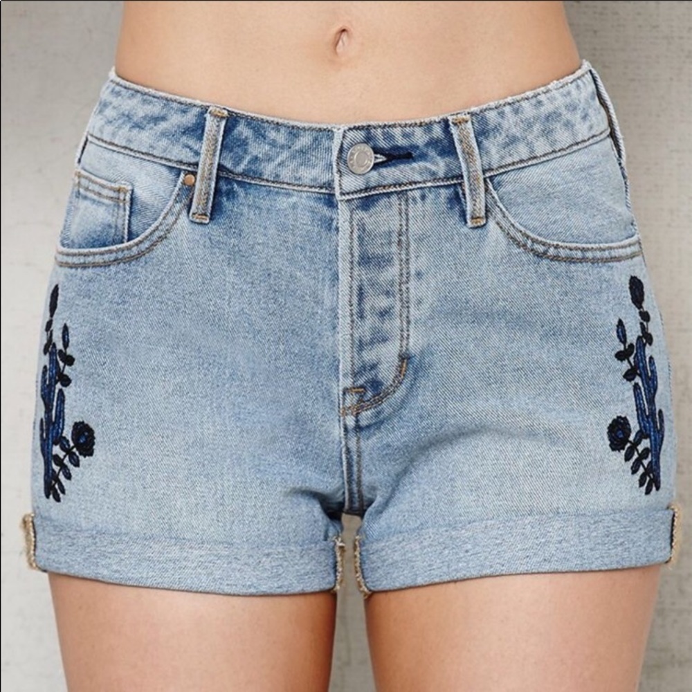 PacSun Cactus Embroidered Cuffed Girlfriend Shorts